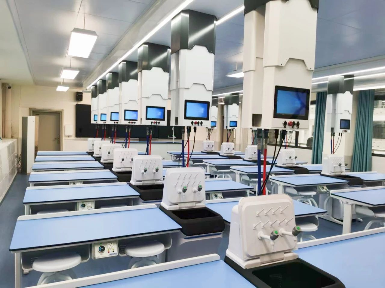 廣西某中學(xué)理化生智慧實(shí)驗(yàn)室&mdash;&mdash;項(xiàng)目案例